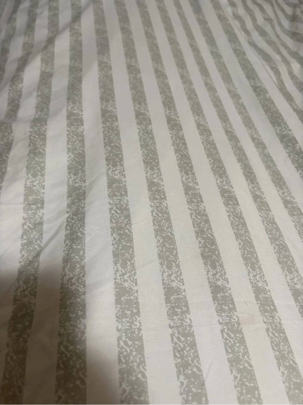 King - Duvet with zipper and corner ties.  Soft fabric